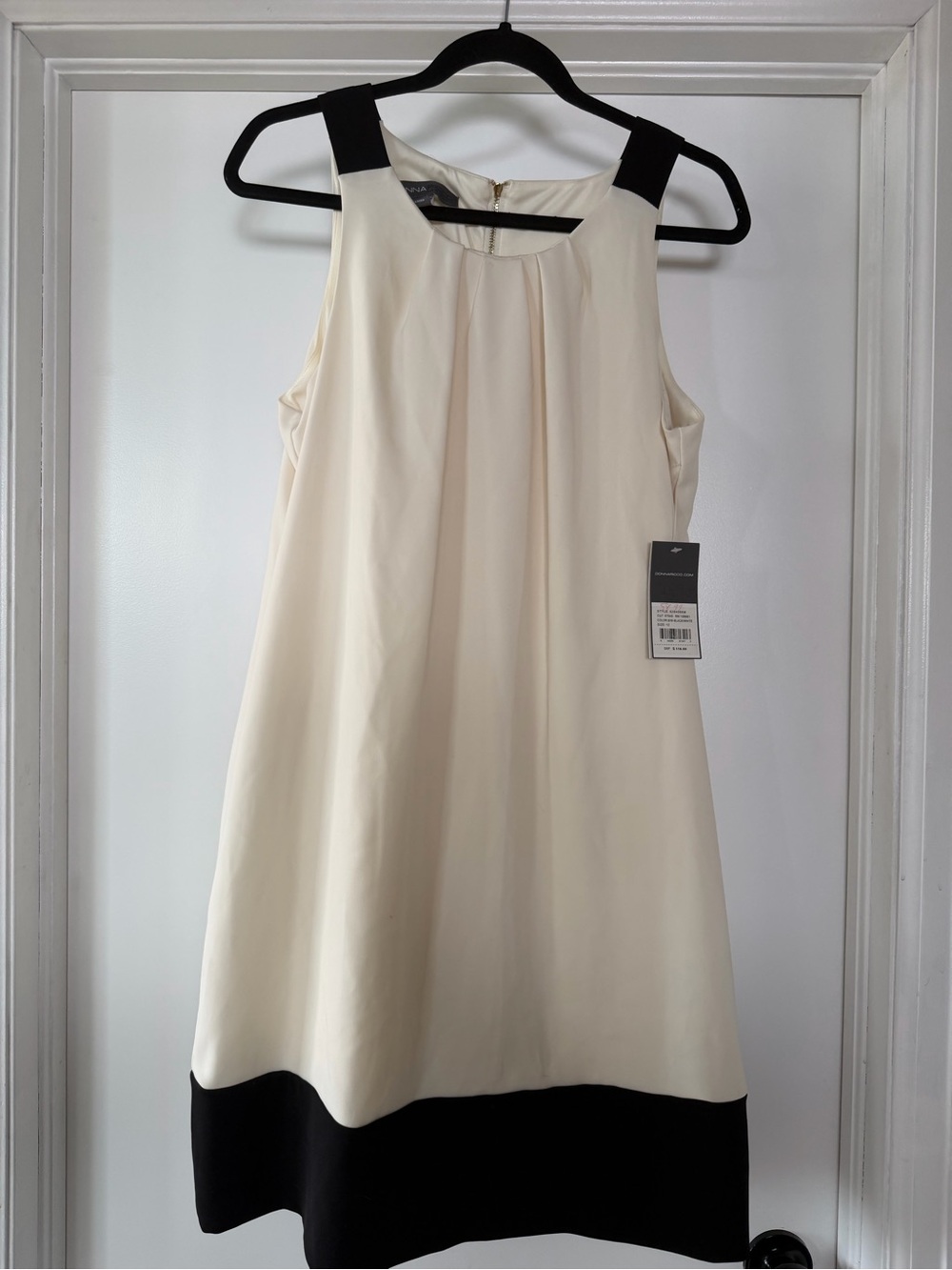Donna Ricco Cream and Black Sleeveless Shift Dress